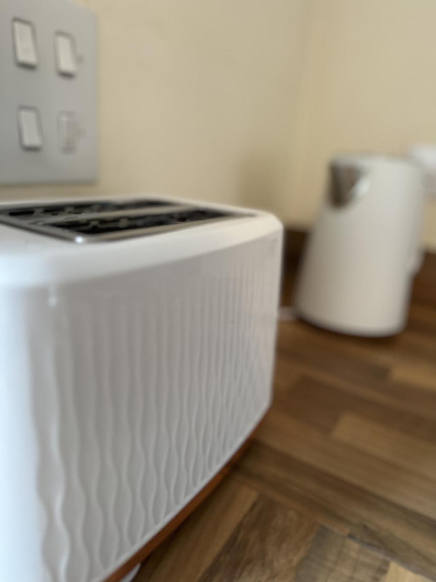 2 Bdr City Centre Apartment With Parking Cardiff Zewnętrze zdjęcie