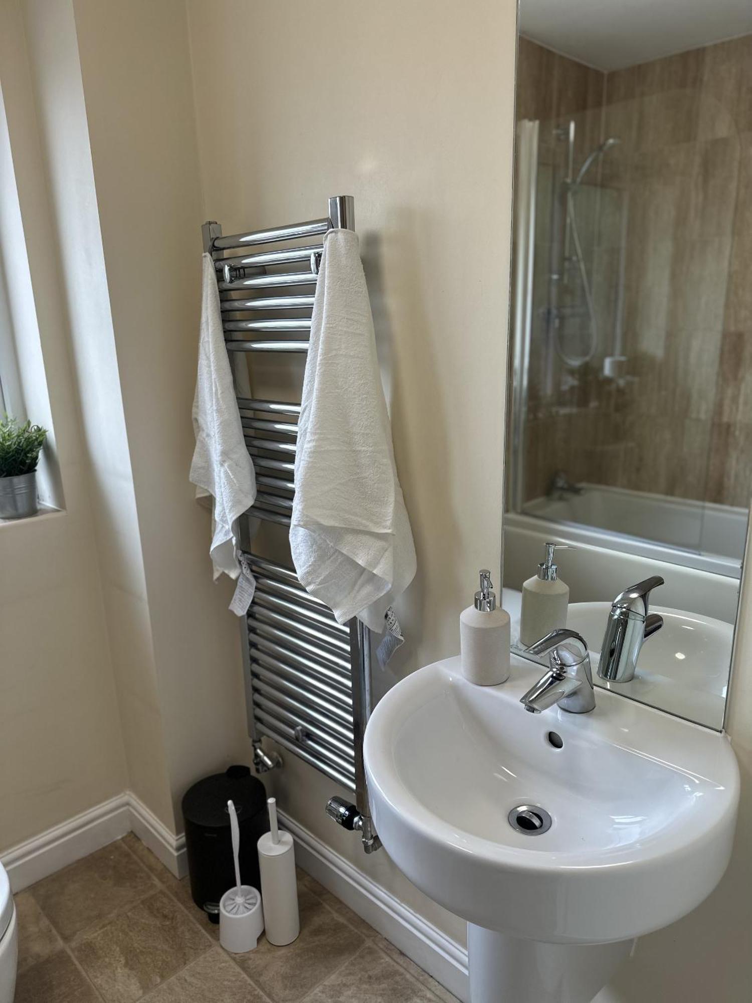 2 Bdr City Centre Apartment With Parking Cardiff Zewnętrze zdjęcie